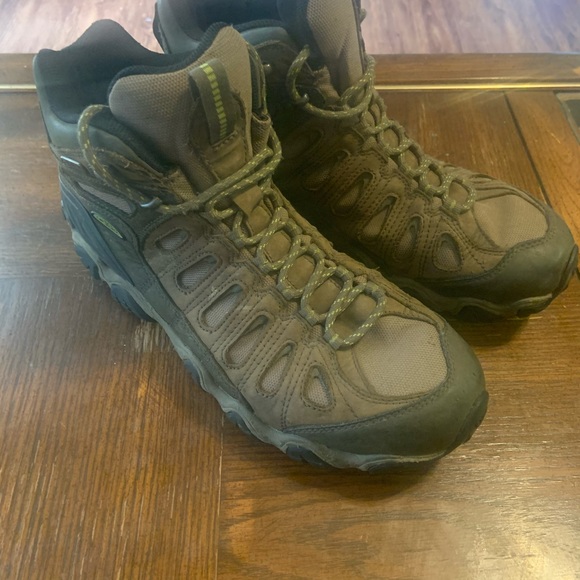 Oboz Hiking Boots - Picture 2 of 4